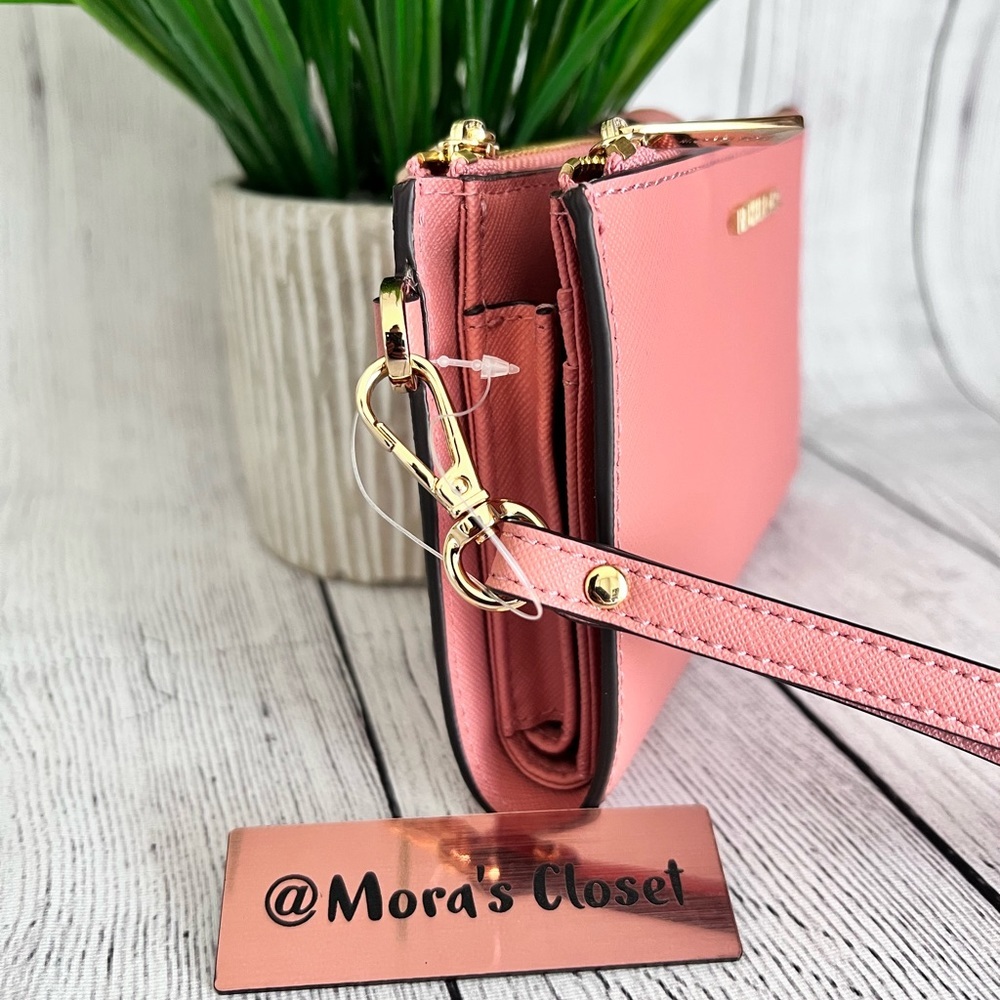 Michael Kors Wallet - Picture 2 of 9